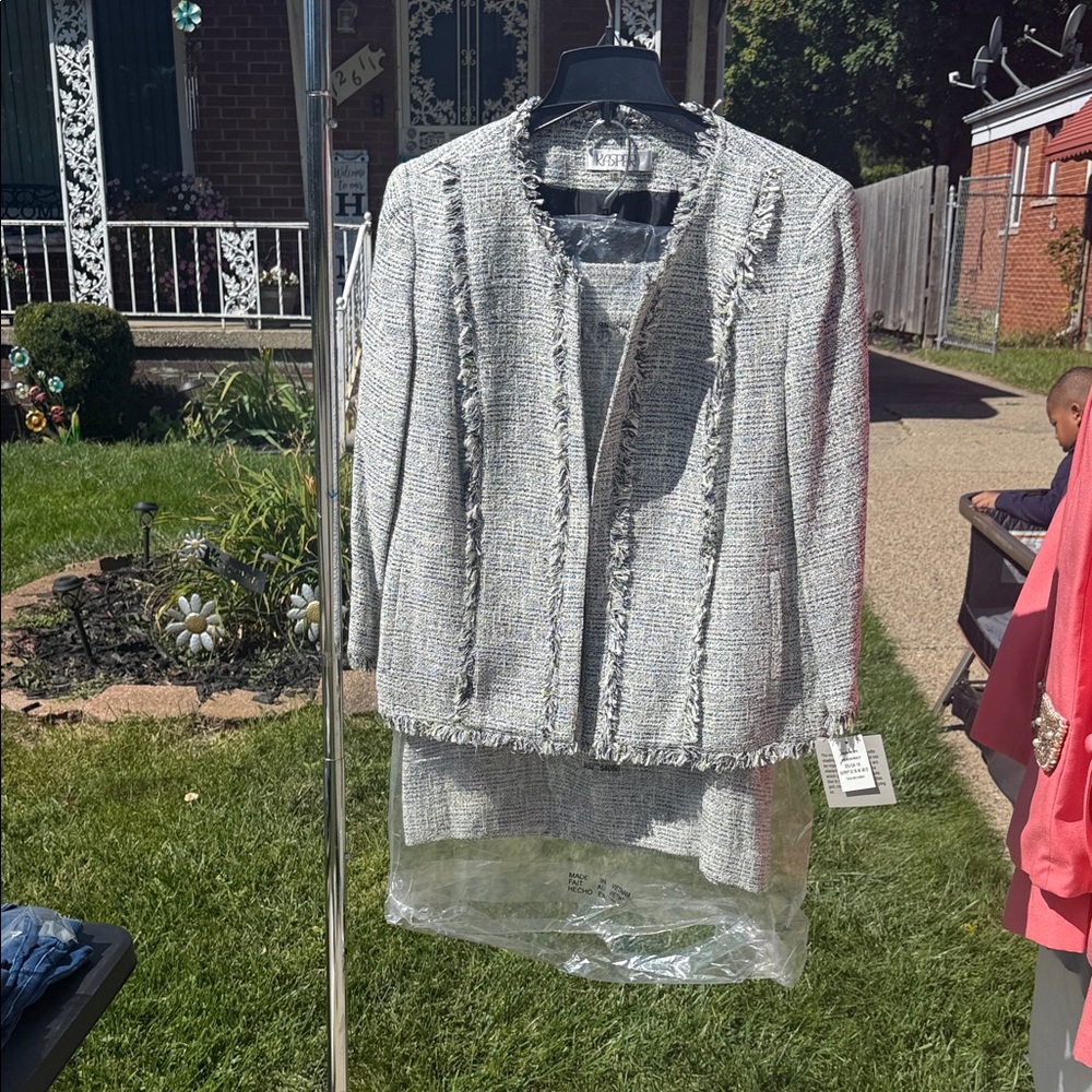 Elegant Women's Tweed Jacket - Gray